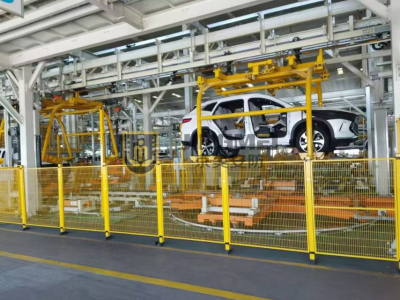 鋼鉄柱および鋼鉄網の塀は自動車生産の研修会の安全ラインを補強する