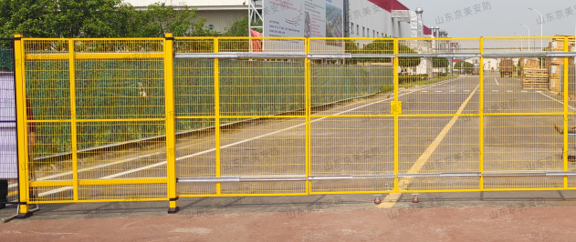 Cổng kính thiên văn mở đôi 2,2m